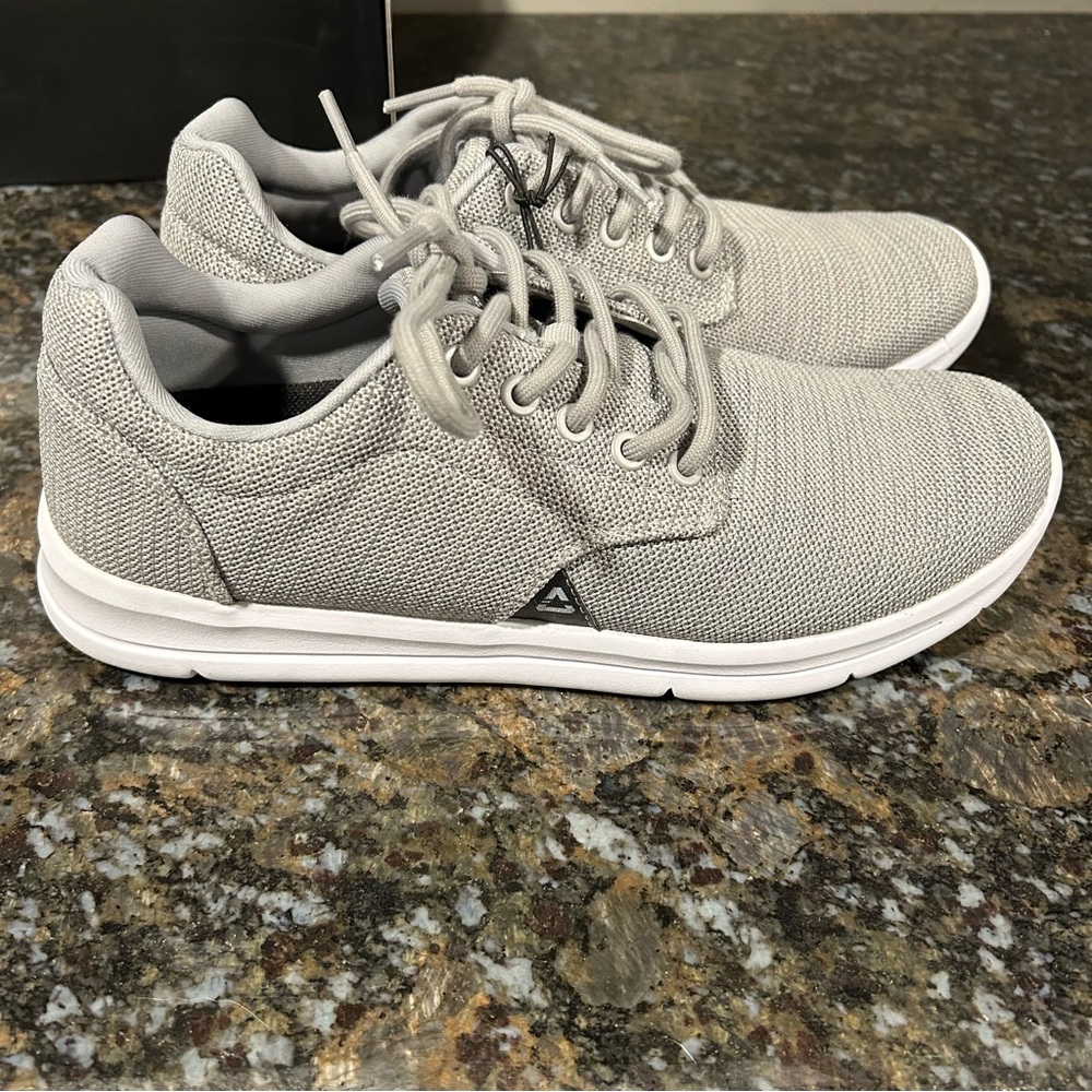 NEW Cuater Travis Mathew The Daily Knit Men’s Size 8 Grey